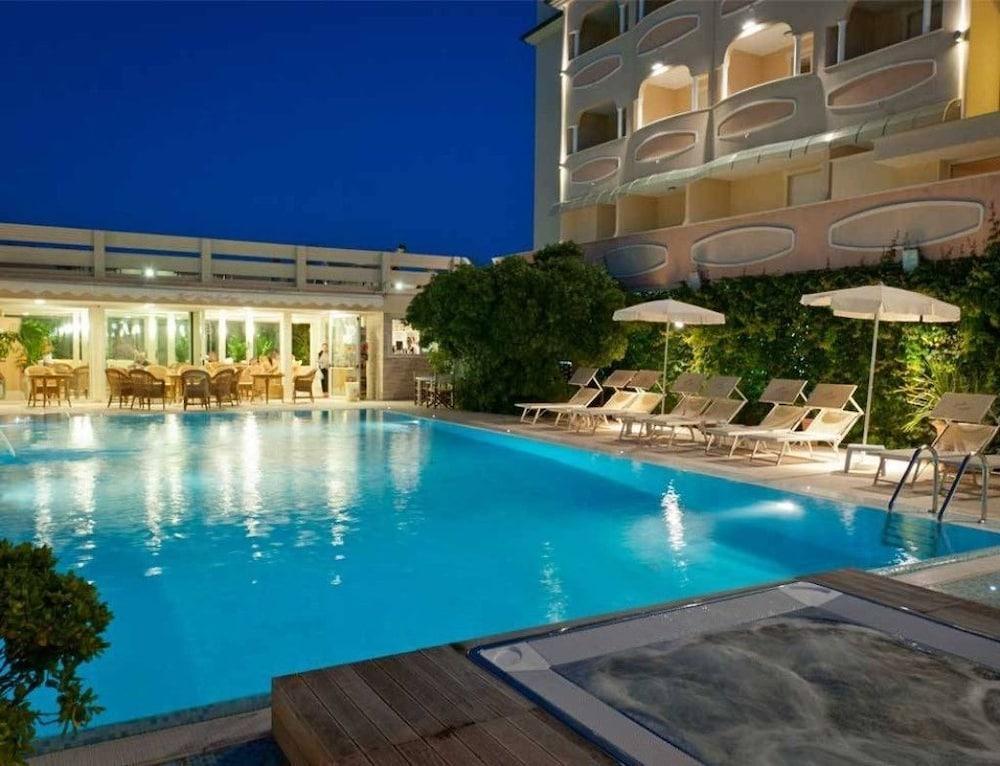 Hotel Derby Exclusive Морской Милан Экстерьер фото